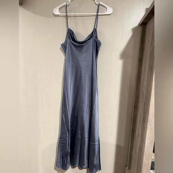 Express satin dress - Picture 2 of 4